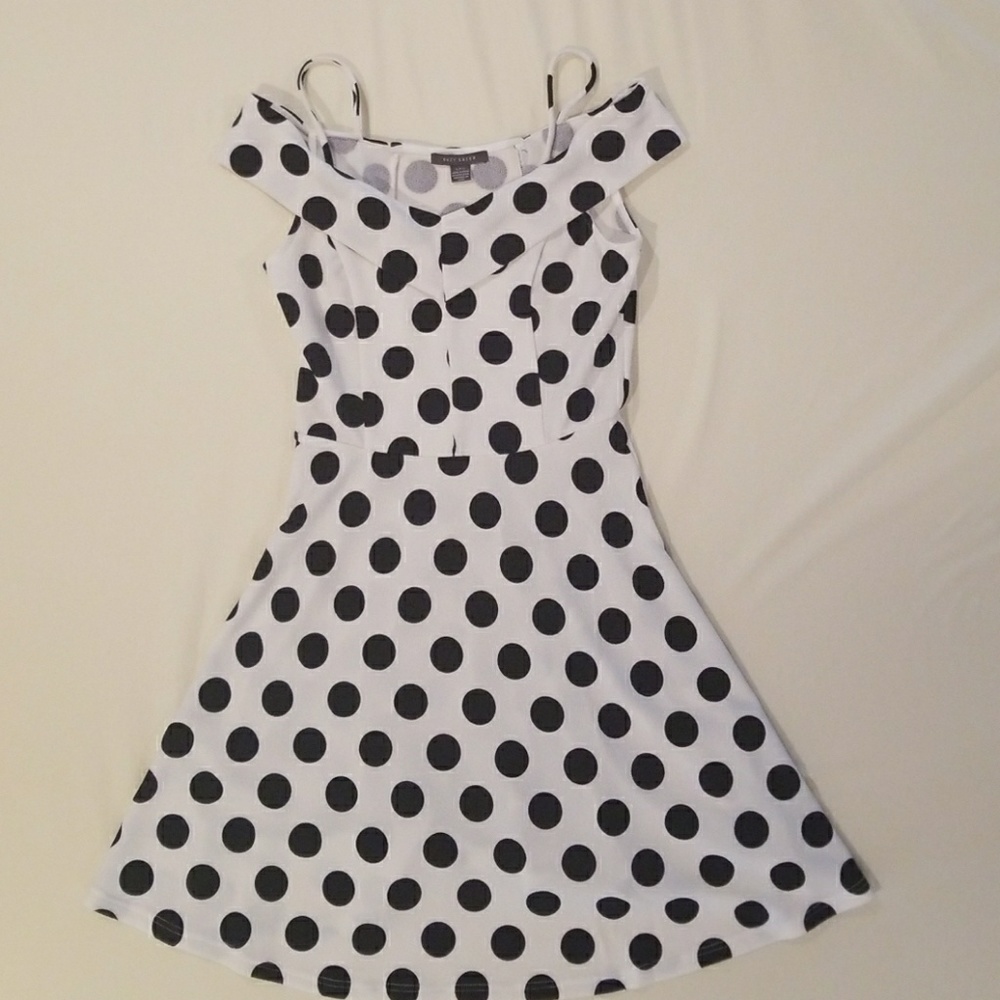 SUPER CUTE polka dot tulip bottom dress